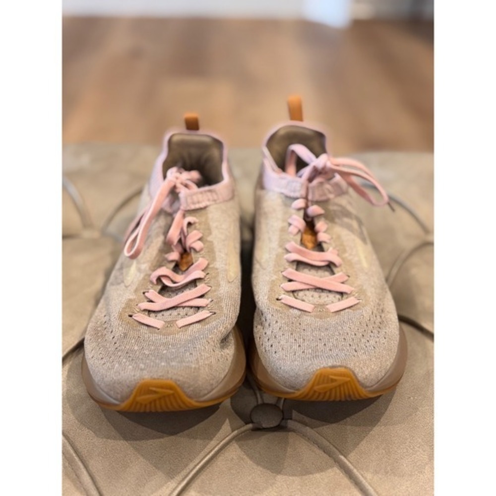 Brooks Levitate 2 Womens Running Shoes Tan Pink Gold 1202911B252 Size 8.5 Medium
